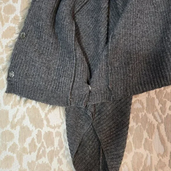 Kate Landry Faux Fur Collar Cropped Cape Knit Sleeves Gray Size M Acrylic & Wool - Picture 10 of 13